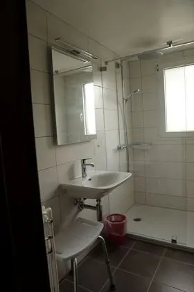Tek Büyük veya İki Ayrı Yataklı Oda (Shared bathroom)