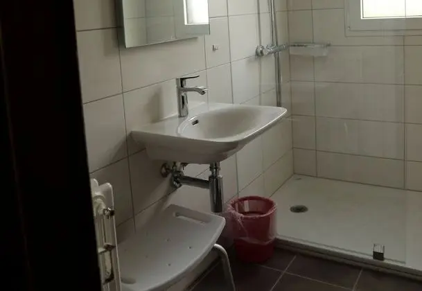 Tek Büyük veya İki Ayrı Yataklı Oda (Shared bathroom)