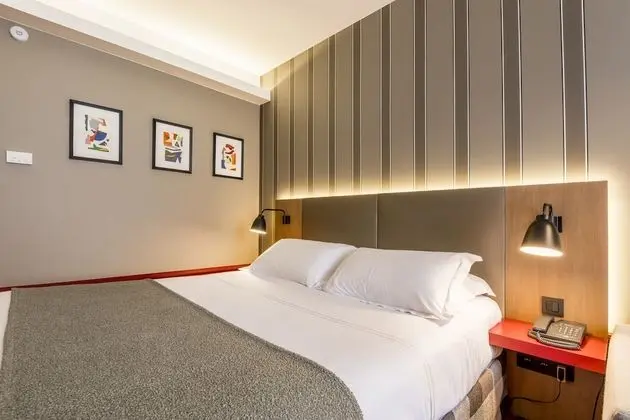 Tek Büyük Yataklı Oda (Double Room Act 3)