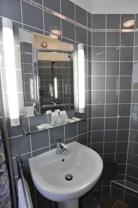 Comfort Tek Büyük Yataklı Oda (Shower)