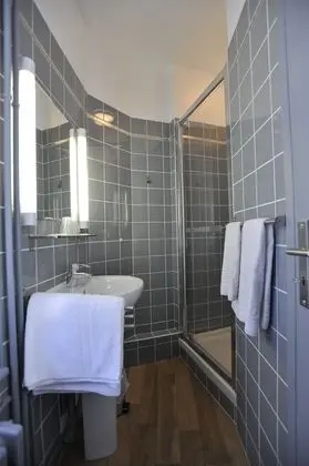 Comfort Tek Büyük Yataklı Oda (Shower)