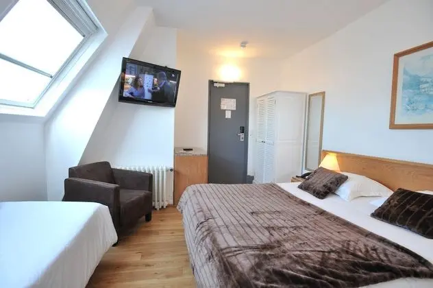 Üç Kişilik Oda, Küvet (or Shower)