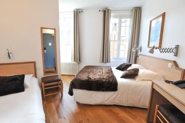 Üç Kişilik Oda, Küvet (or Shower)