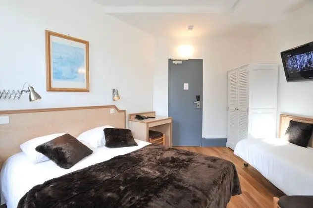 Üç Kişilik Oda, Küvet (or Shower)