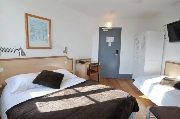 Üç Kişilik Oda, Küvet (or Shower)