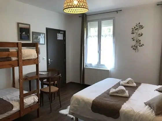 Classic Dört Kişilik Oda, Banyolu/Duşlu (Vue rivière)