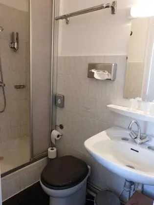 Economy Tek Büyük Yataklı Oda, Banyolu/Duşlu (Vue village)