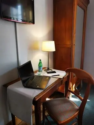 Traditional Tek Büyük Yataklı Oda