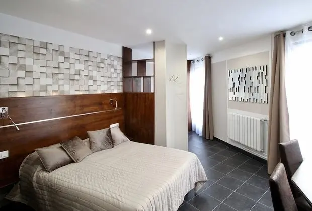 Tek Büyük Yataklı Oda