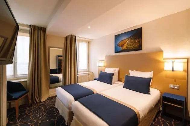 Comfort Tek Büyük veya İki Ayrı Yataklı Oda
