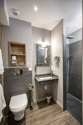 Comfort Tek Büyük Yataklı Oda