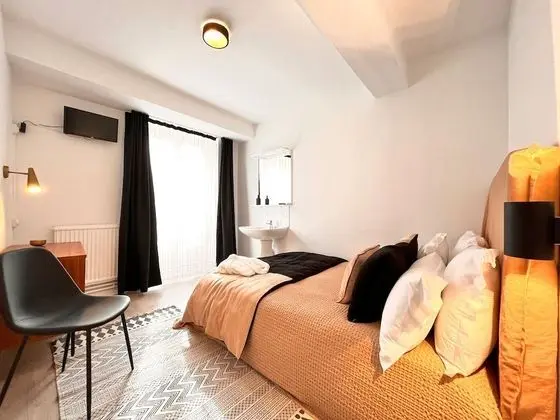 Classic Tek Büyük Yataklı Oda