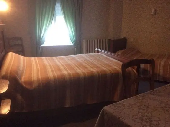 Üç Kişilik Oda