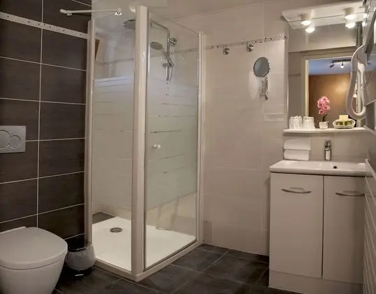 Üç Kişilik Oda, Birden Çok Yatak, Sigara İçilmez