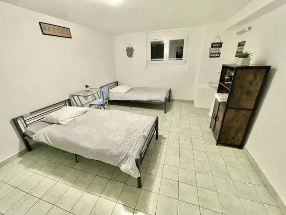 İki Ayrı Yataklı Oda, Ortak Banyo