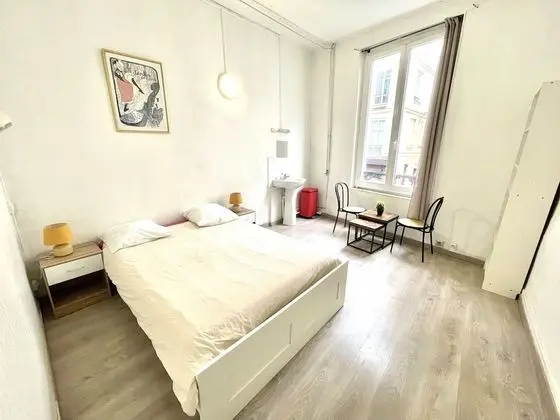Tek Büyük Yataklı Oda, Ortak Banyo