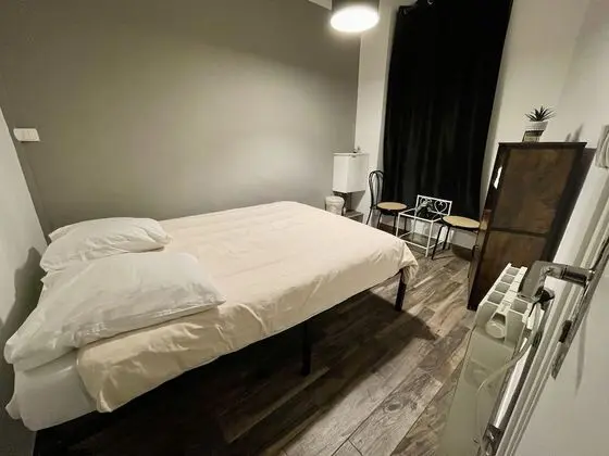 Tek Büyük Yataklı Oda, Ortak Banyo