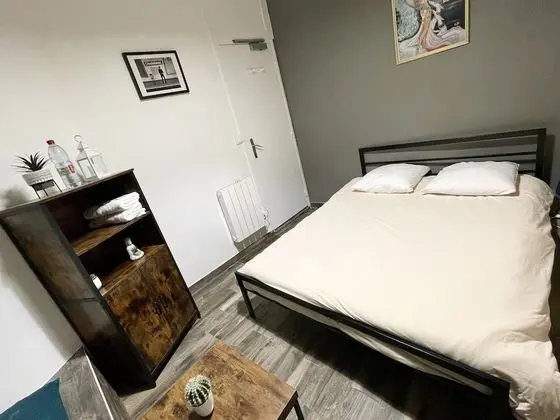 Tek Büyük Yataklı Oda, Ortak Banyo