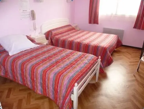 Üç Kişilik Oda