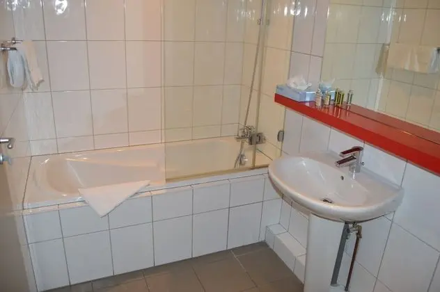 Tek Büyük Yataklı Oda, Teras, Göl Kenarı