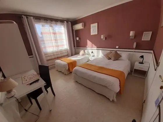 Üç Kişilik Oda