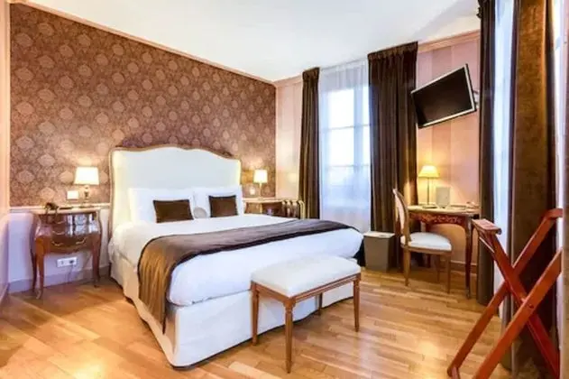 Deluxe Oda (Eiffel Tower View)