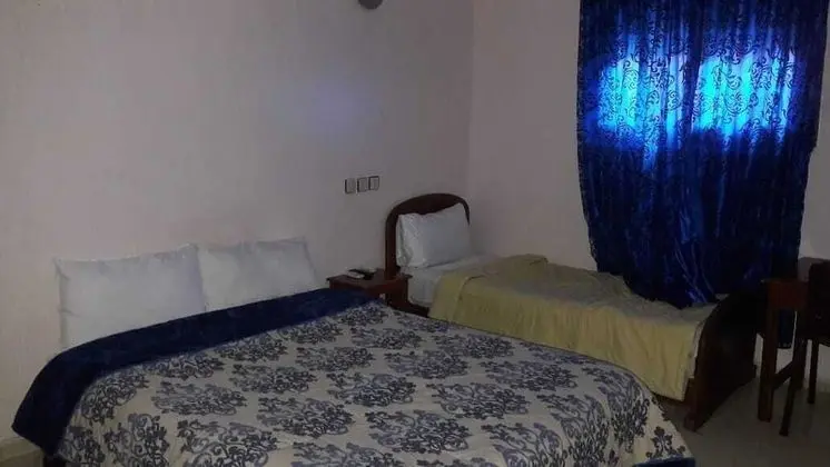 Üç Kişilik Oda