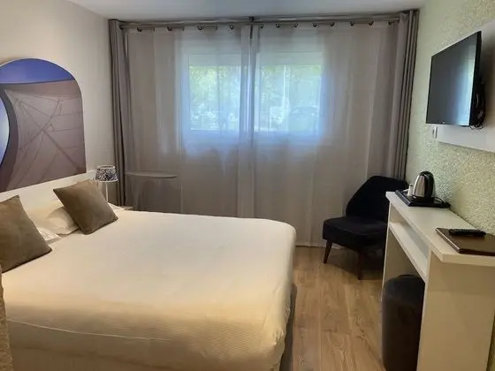 Tek Büyük veya İki Ayrı Yataklı Oda (Tribord)
