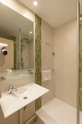 Tek Büyük veya İki Ayrı Yataklı Oda (Tribord)