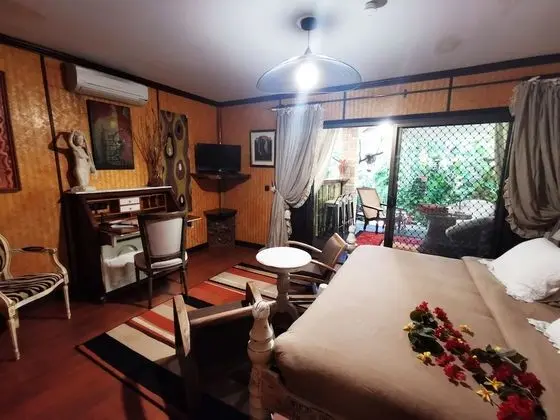 Junior Süit, Bahçeli