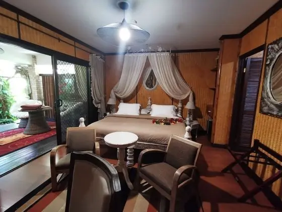 Junior Süit, Bahçeli