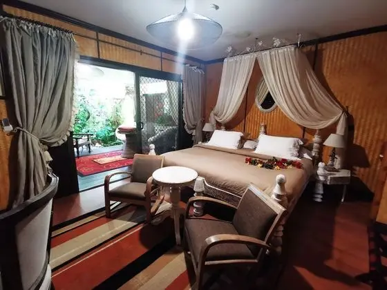 Junior Süit, Bahçeli