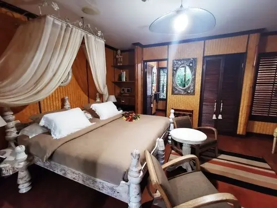 Junior Süit, Bahçeli