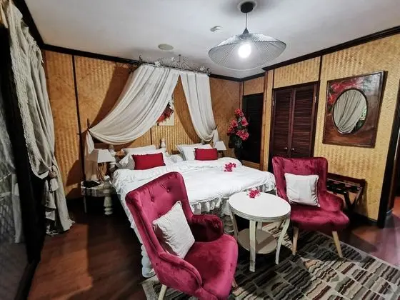 Junior Süit, Bahçeli