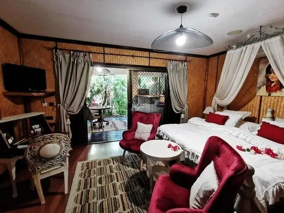 Junior Süit, Bahçeli