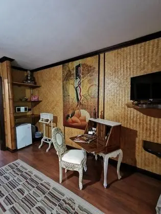 Junior Süit, Bahçeli