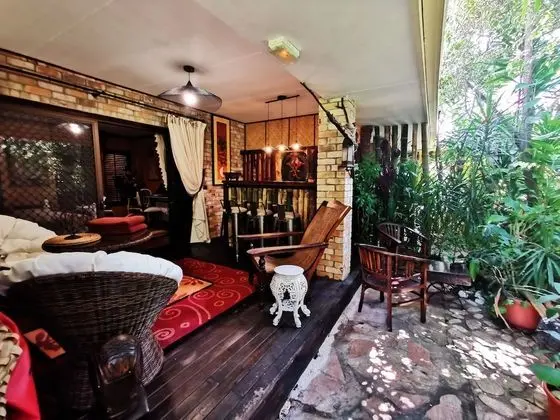 Junior Süit, Bahçeli