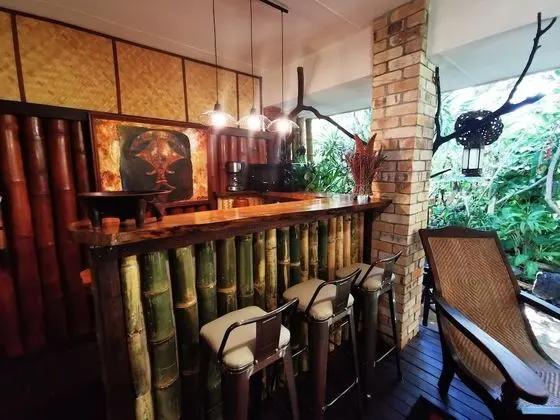 Junior Süit, Bahçeli