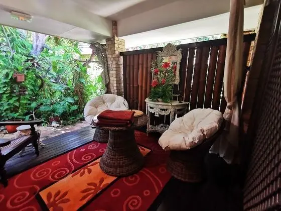 Junior Süit, Bahçeli