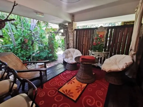 Junior Süit, Bahçeli