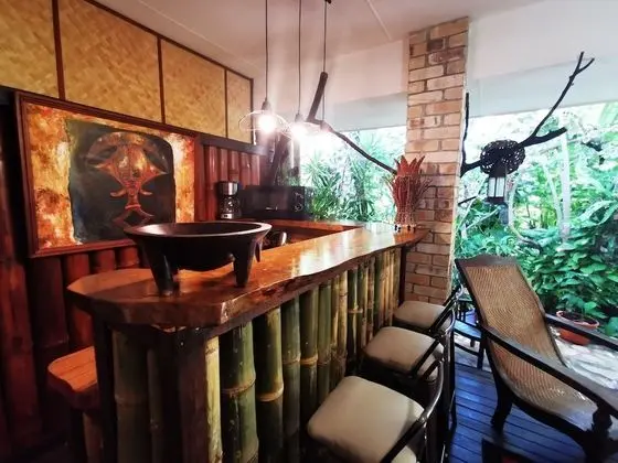 Junior Süit, Bahçeli