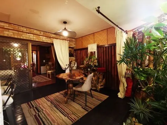 Junior Süit, Bahçeli