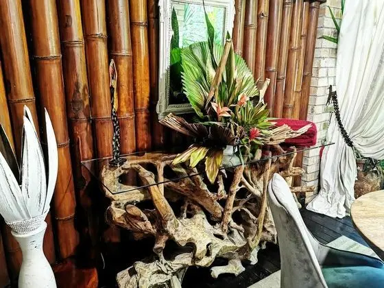 Junior Süit, Bahçeli