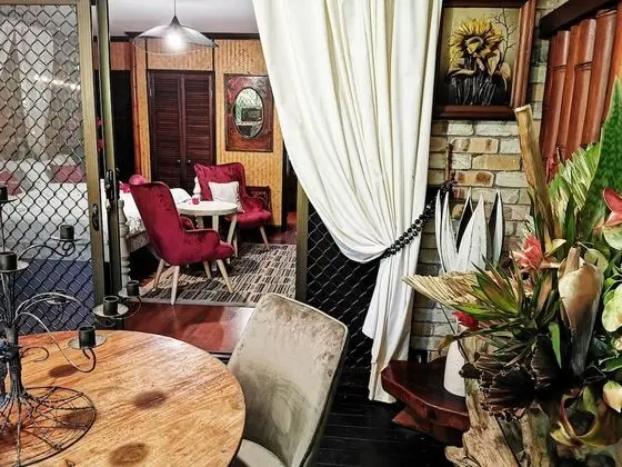 Junior Süit, Bahçeli