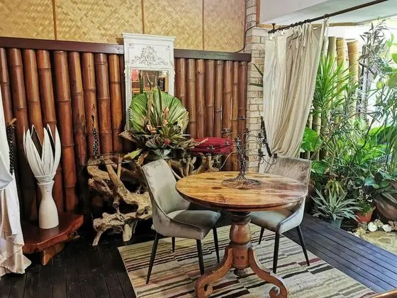 Junior Süit, Bahçeli