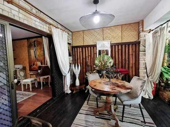 Junior Süit, Bahçeli