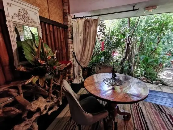 Junior Süit, Bahçeli