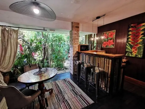 Junior Süit, Bahçeli