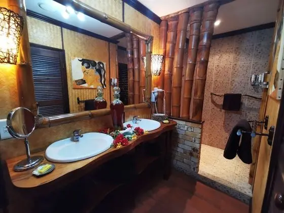 Junior Süit, Bahçeli