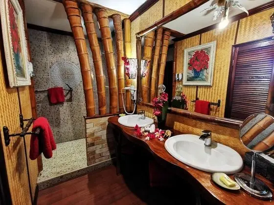 Junior Süit, Bahçeli